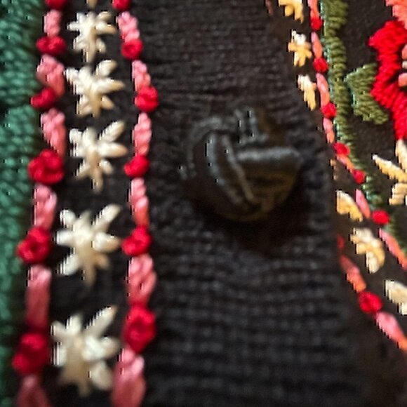 Vintage Carole Little Knitwear Cardigan embroidered floral knot button detailing - Picture 10 of 10
